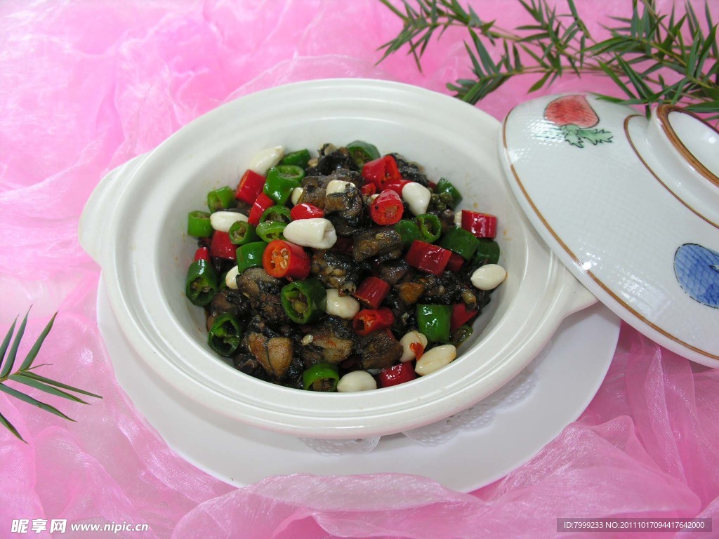 生焗乌鸡煲