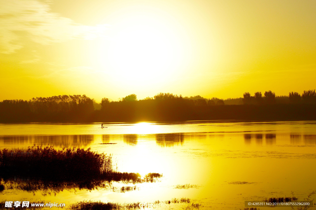 宽幅夕湖