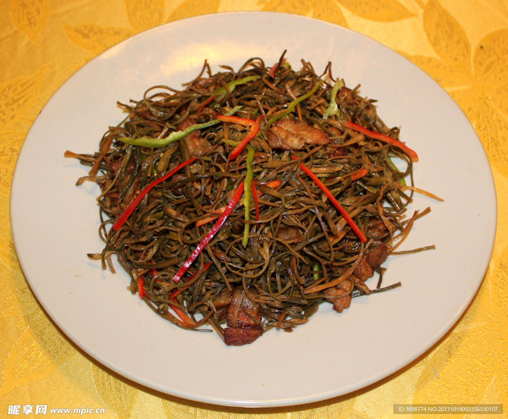 五花肉炒野黄花