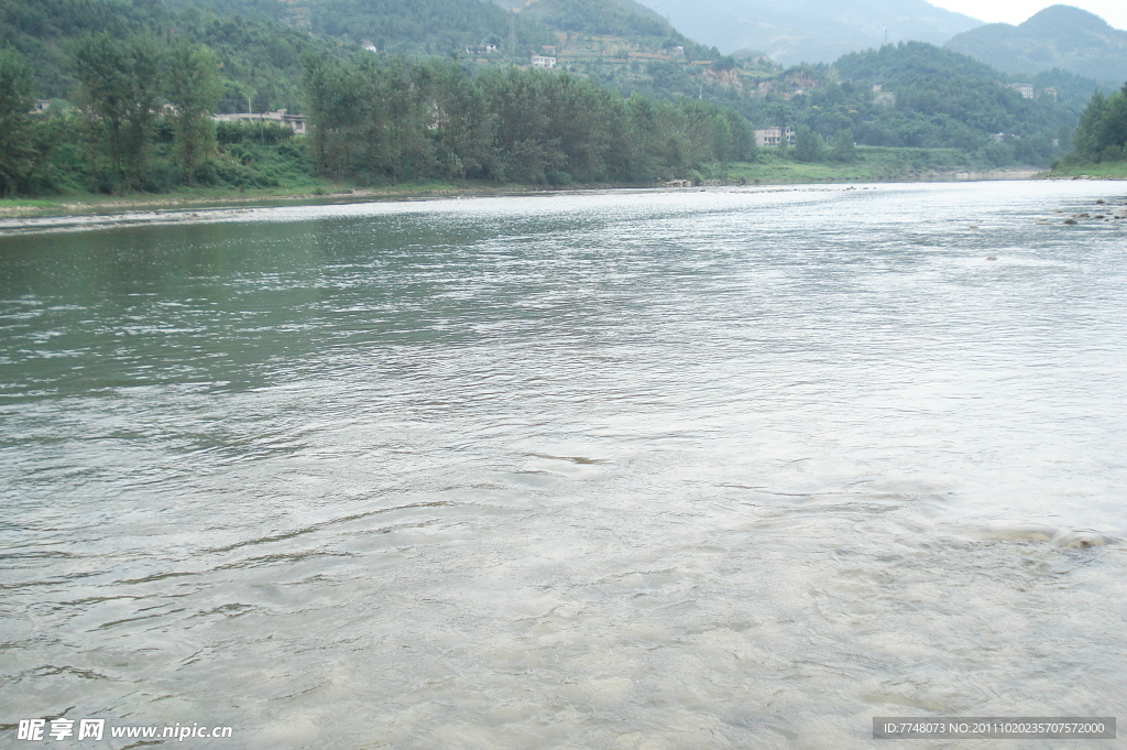 小溪流水