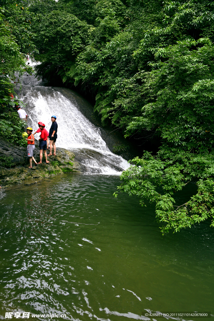 瀑布山水