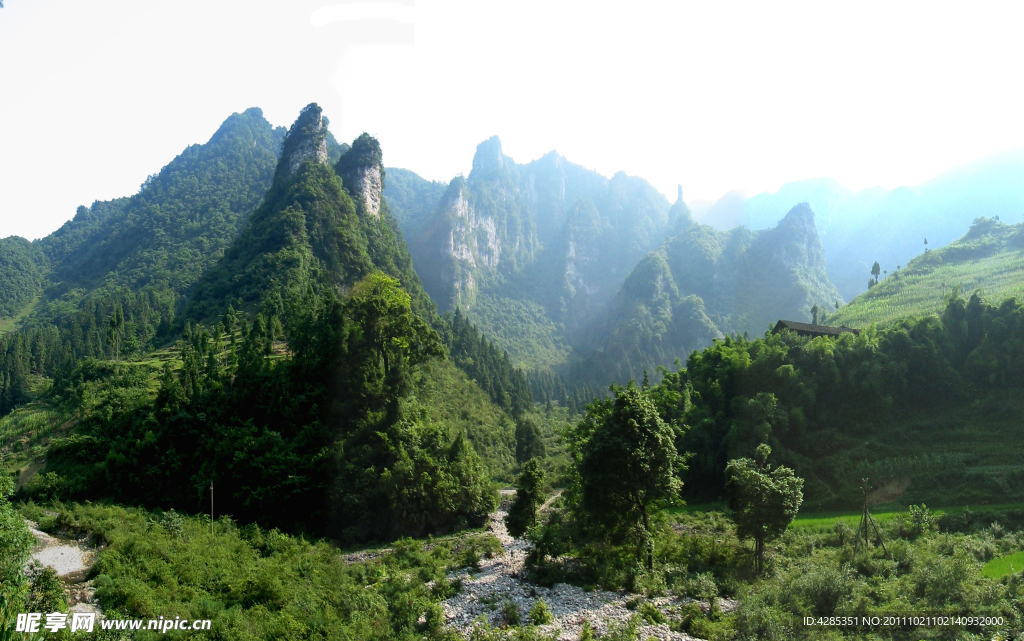 山脉嶙峋
