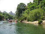 河流游客