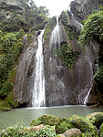瀑布山崖