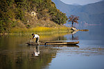 泸沽湖 捕鱼 风景里的渔民