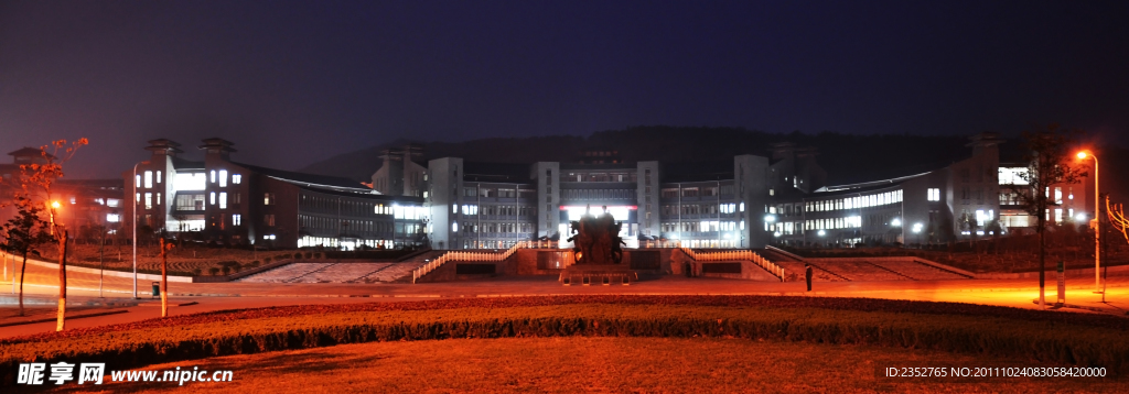 襄樊学院卧龙广场夜景