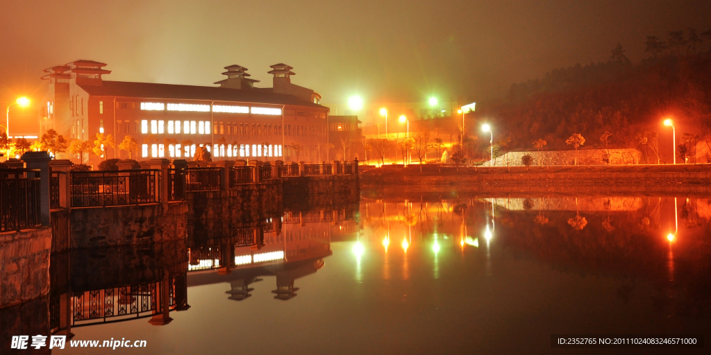 襄樊学院淡泊湖夜景