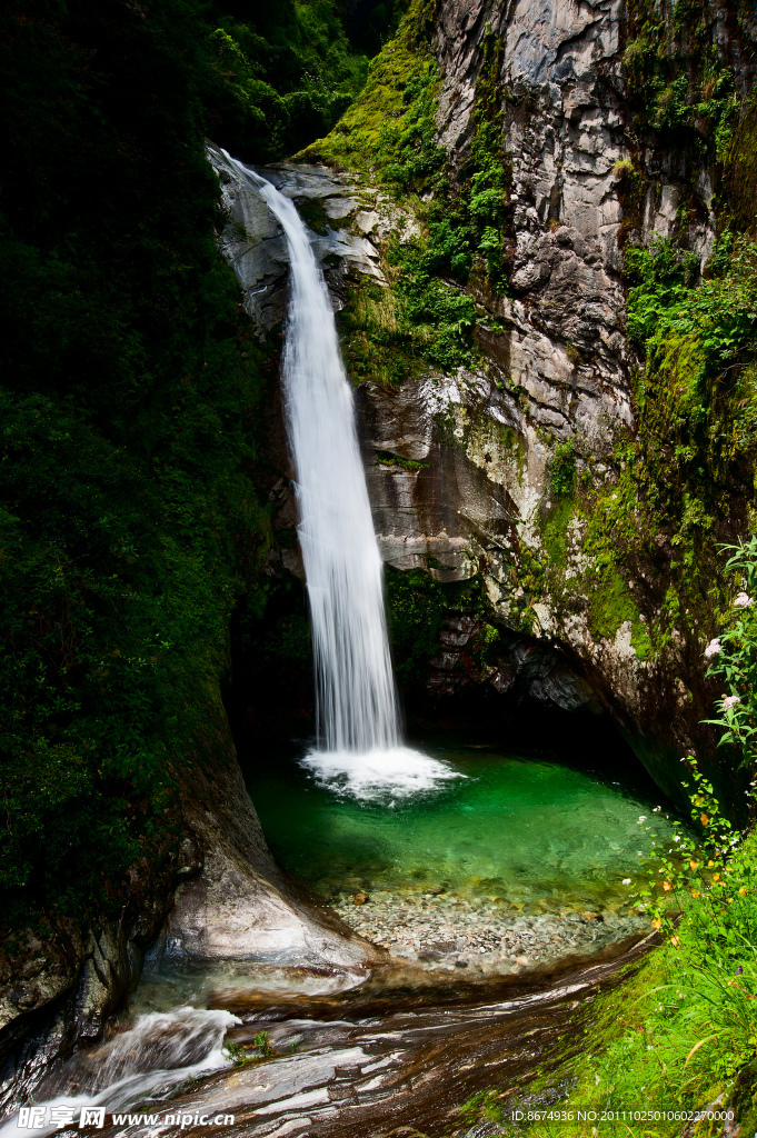 苍山飞瀑