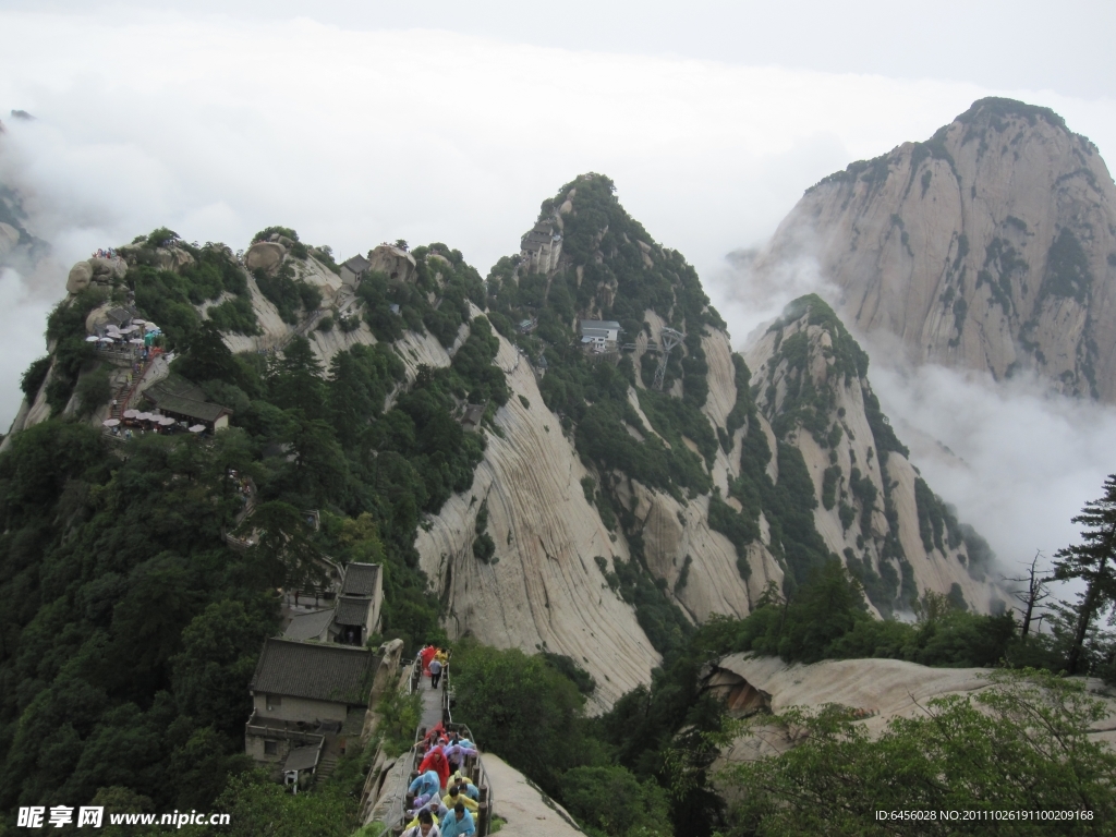 雨中华山