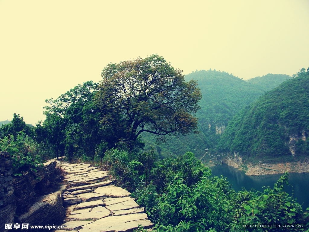 高山石路