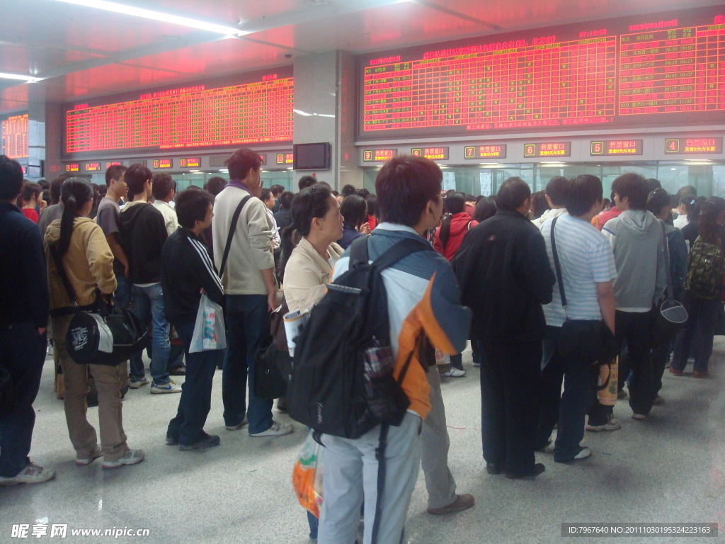 武汉火车站夜景高清图片下载-正版图片500801990-摄图网