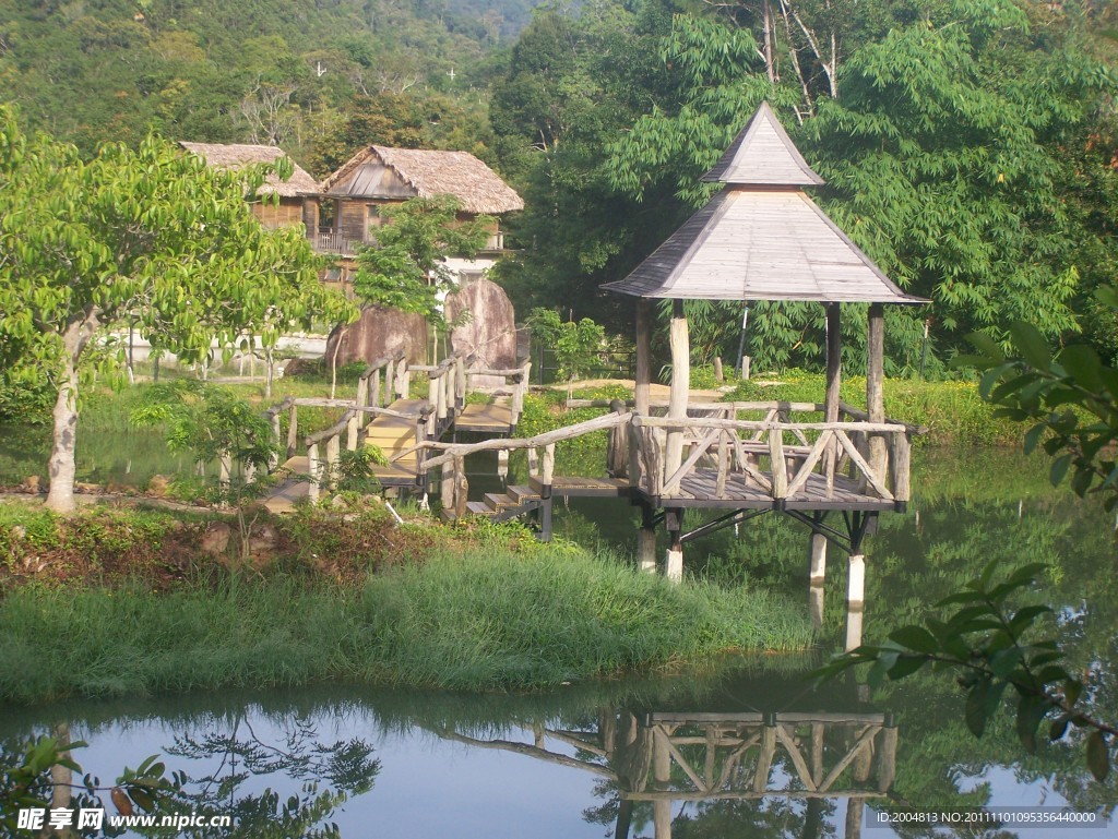 池塘 木屋