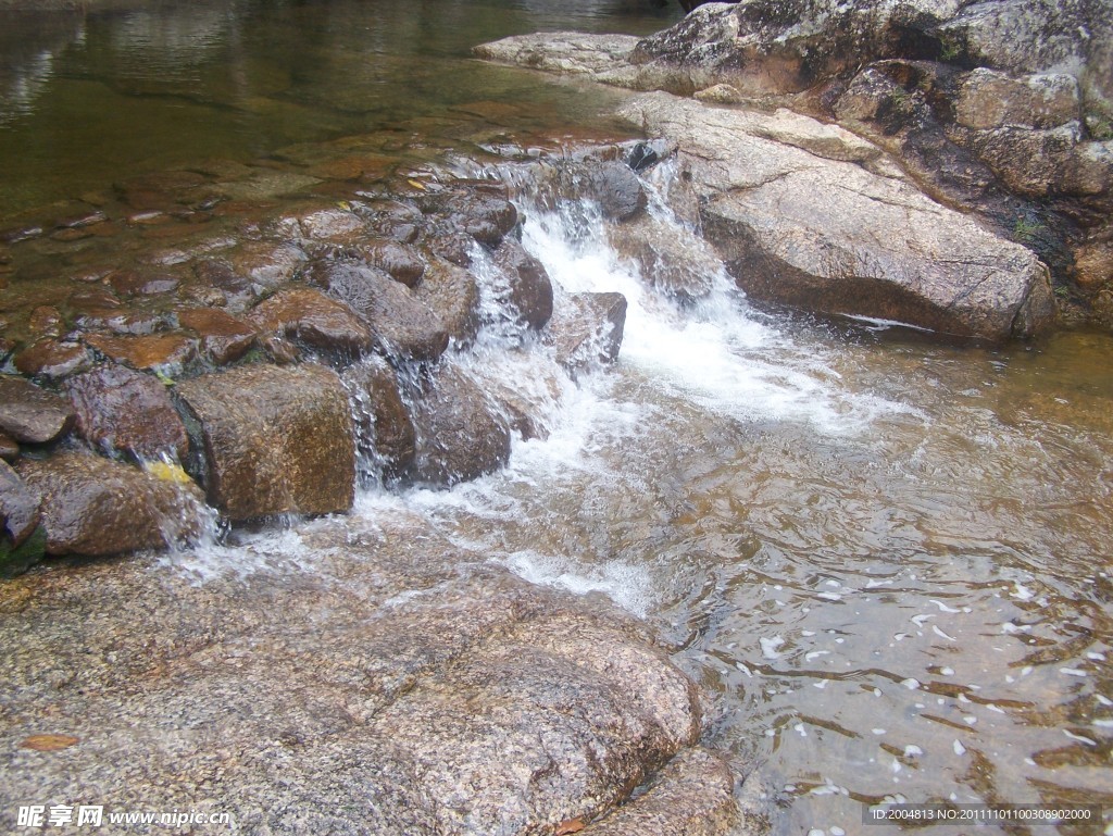 小溪 石头