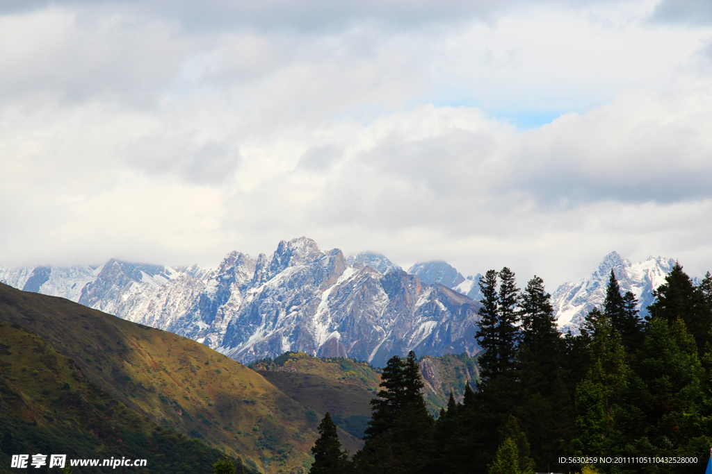 黄龙雪山