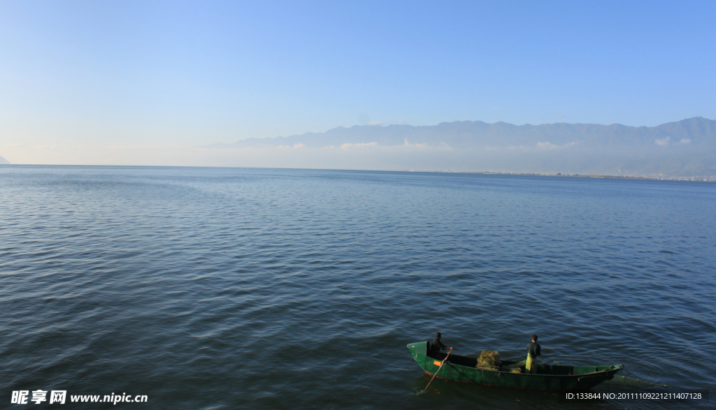 洱海晨渔