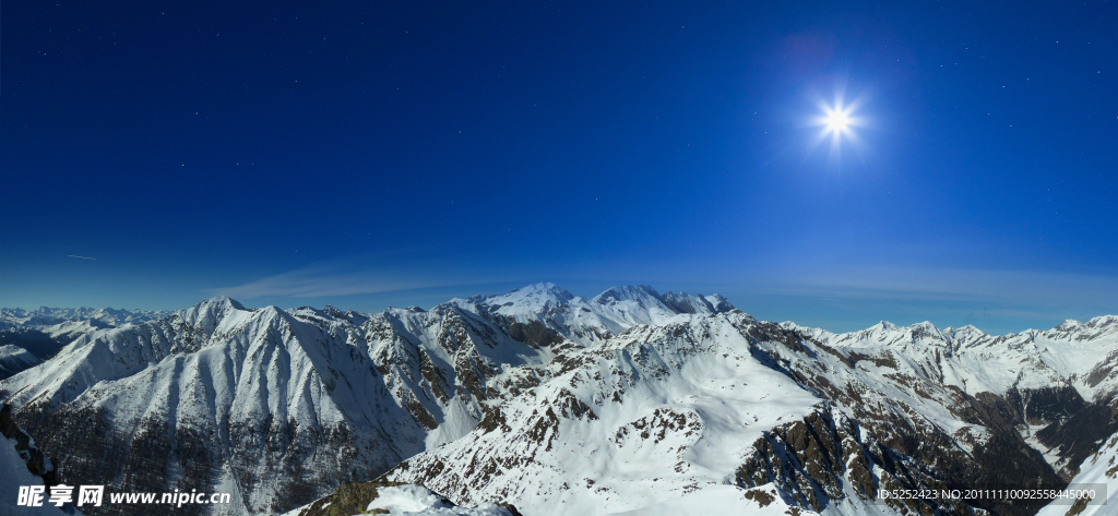 雪山全景