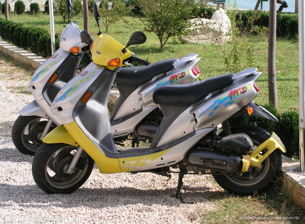 电瓶车