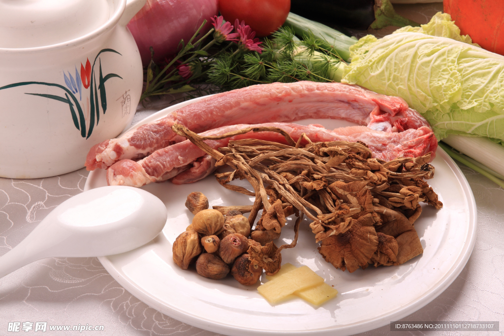 茶树菇无花果炖排骨