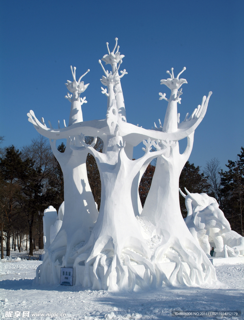 雪雕树