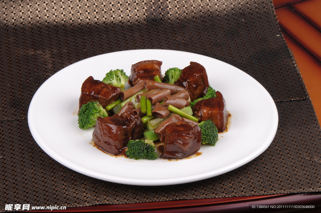 红烧肉烧海肠