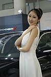美女车模