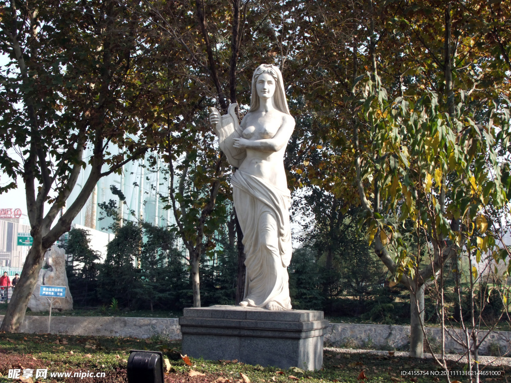 公园人物雕塑摄影
