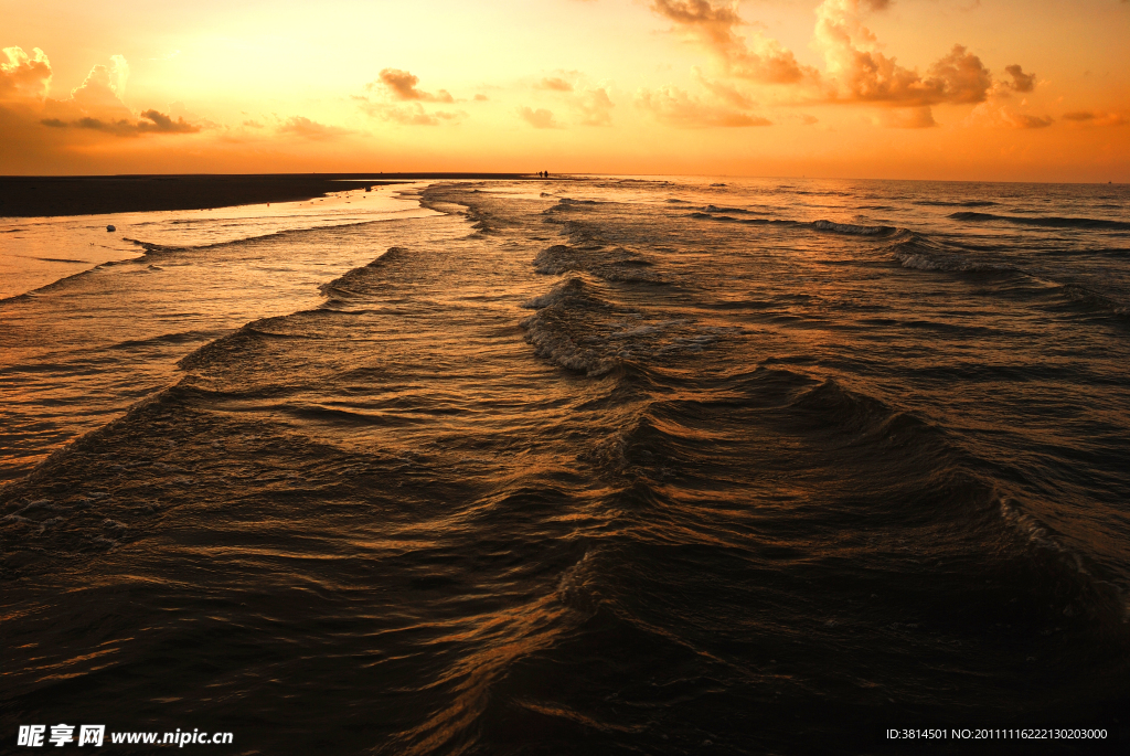 海浪晨曦