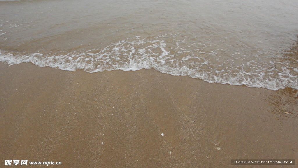 沙岸海波