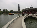 长廊湖泊倒影绿树古建筑古塔