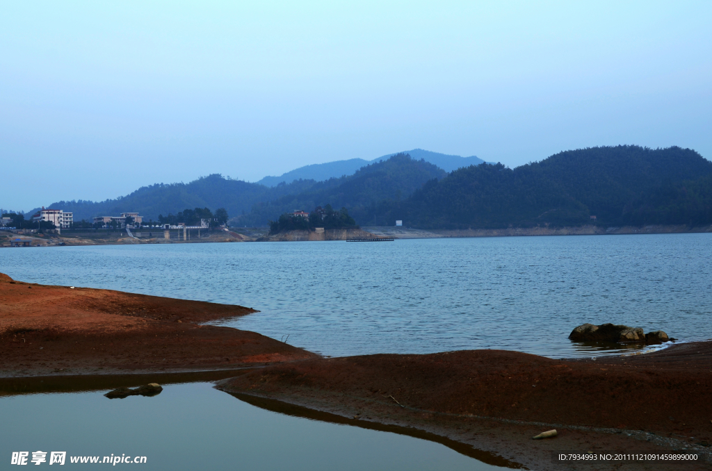 涟水河畔人家