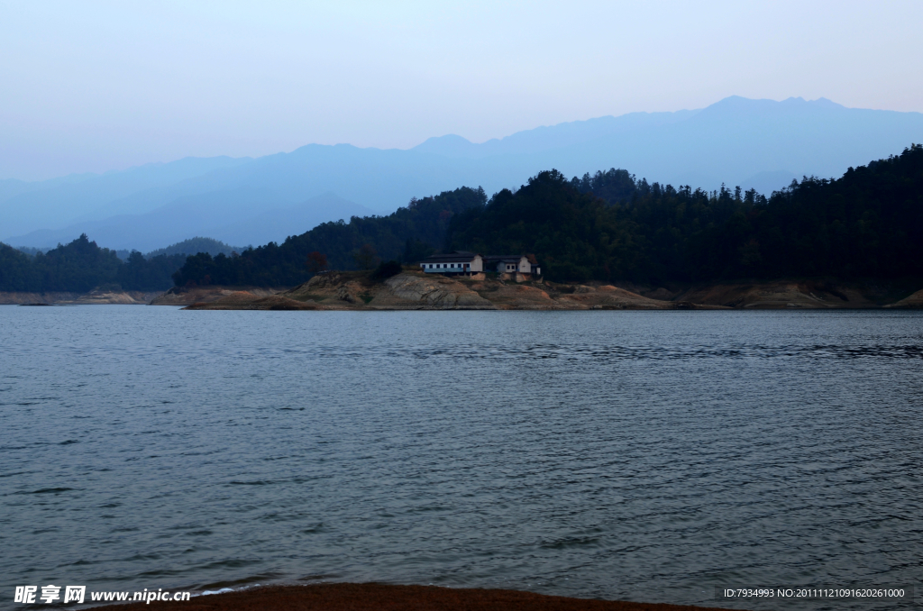 涟水河畔人家