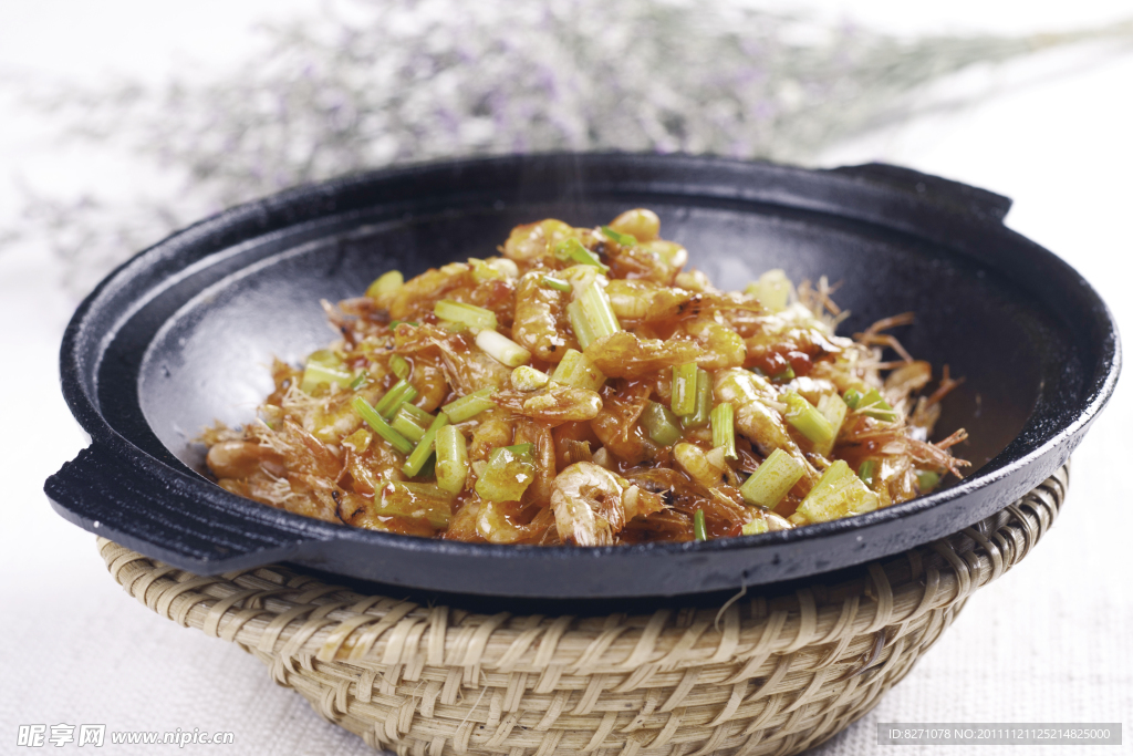 铁锅烹河虾