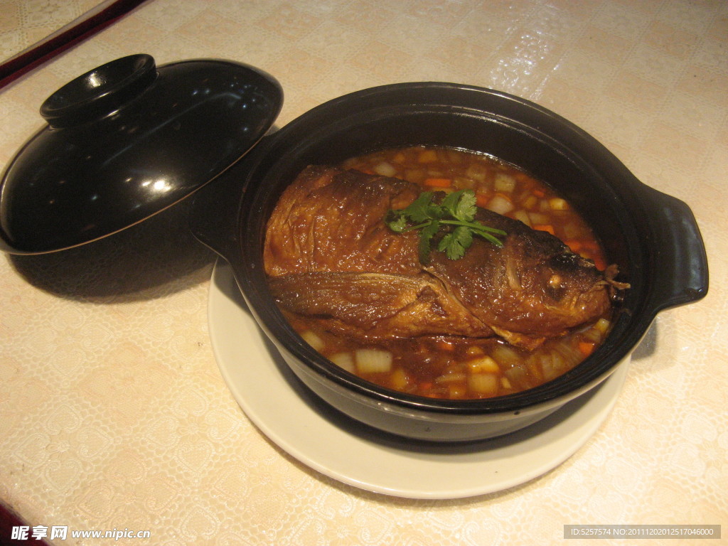 砂锅鱼头煲怎么做_砂锅鱼头煲的做法_小鱼哥的私房_豆果美食