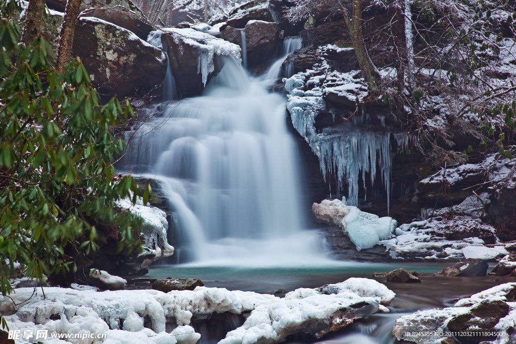 山涧清泉