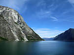 雄伟高山湖泊