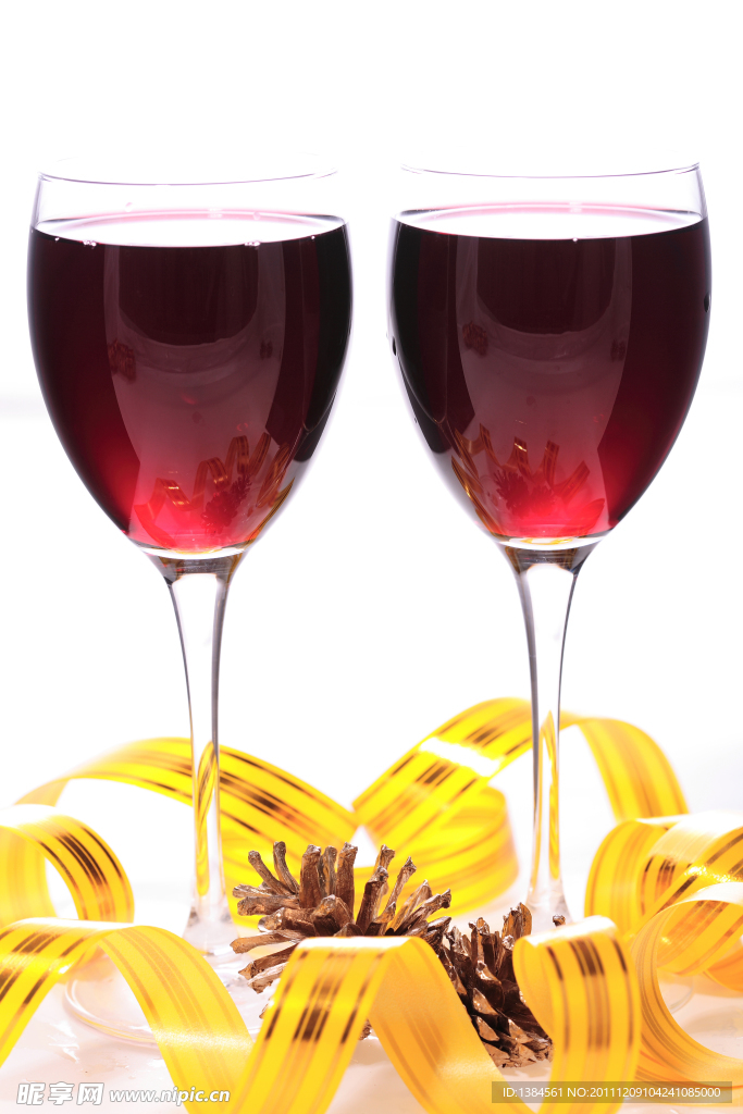 节日两杯葡萄酒红酒