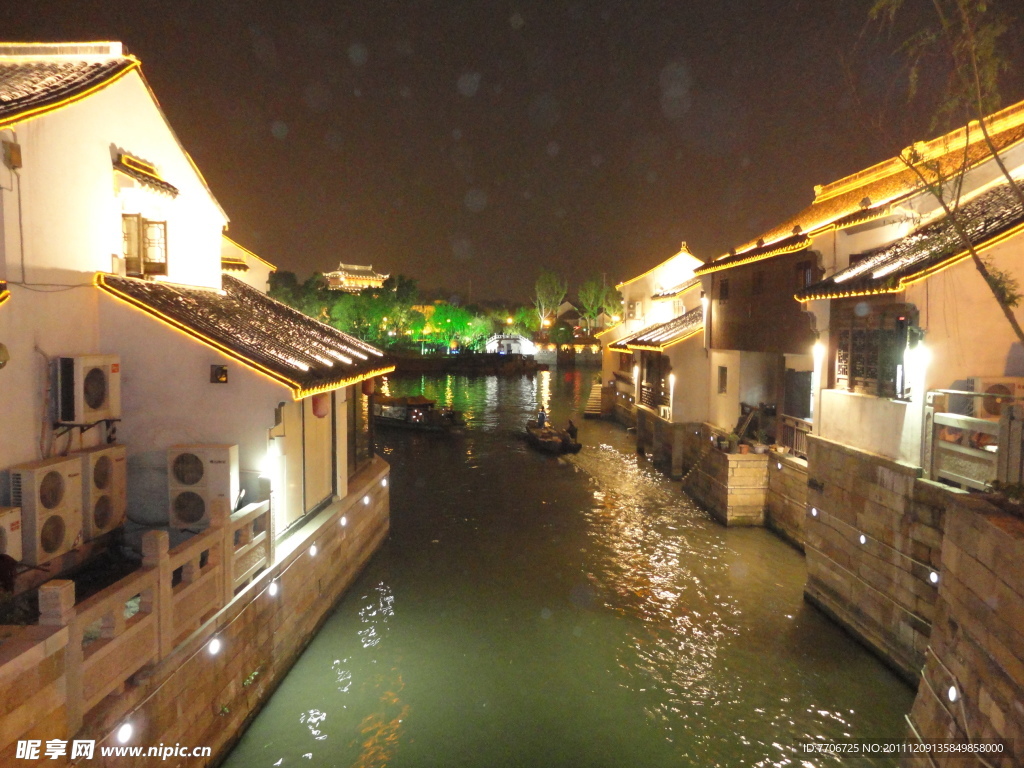水夜辉煌