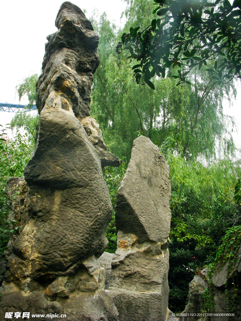 假山石