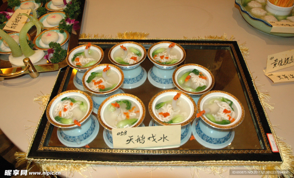 餐饮美食 天鹅戏水