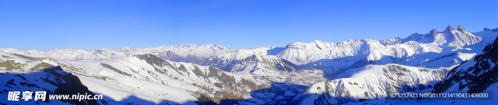 雪山全景