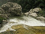 河边石头