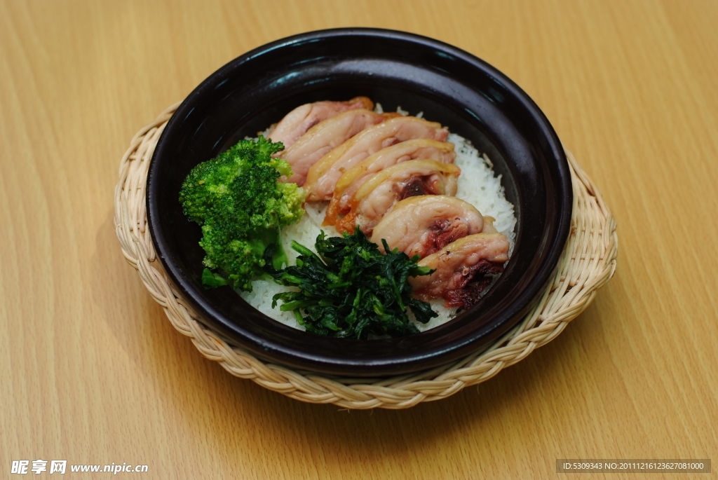 腊味鸡腿煲仔饭