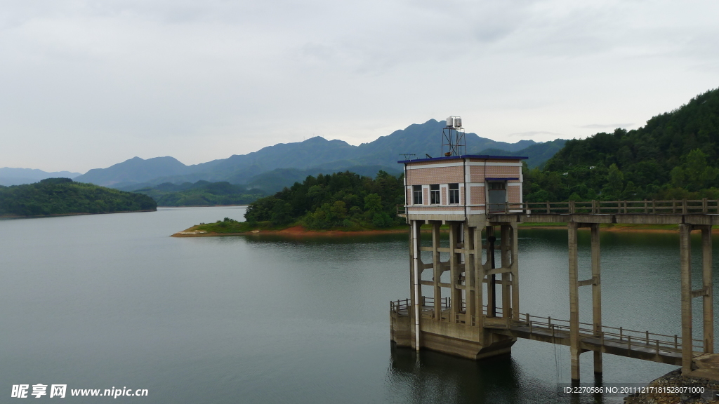水库自然风景