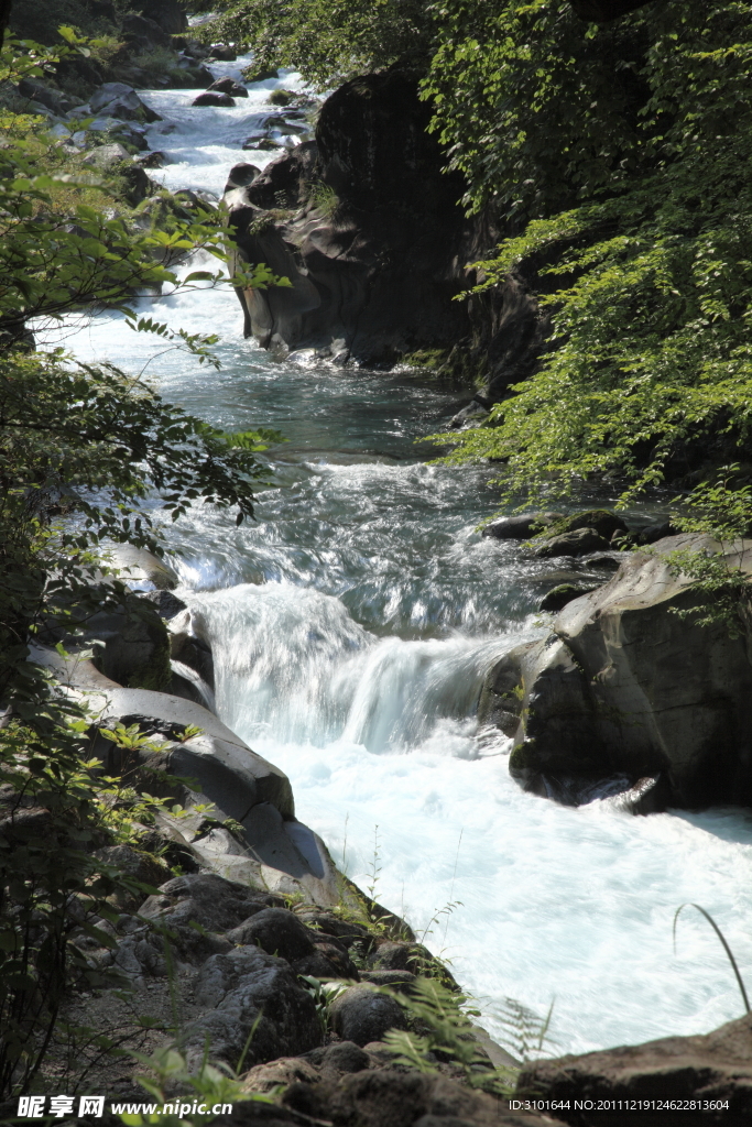 石涧河流