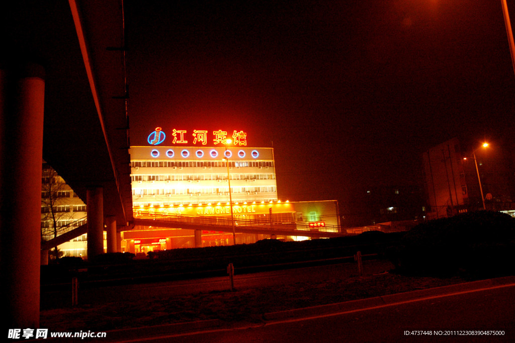 郑州市北环路江河宾馆夜景