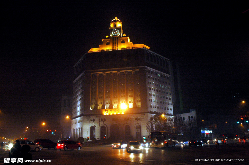 郑州花园路交行大楼夜景