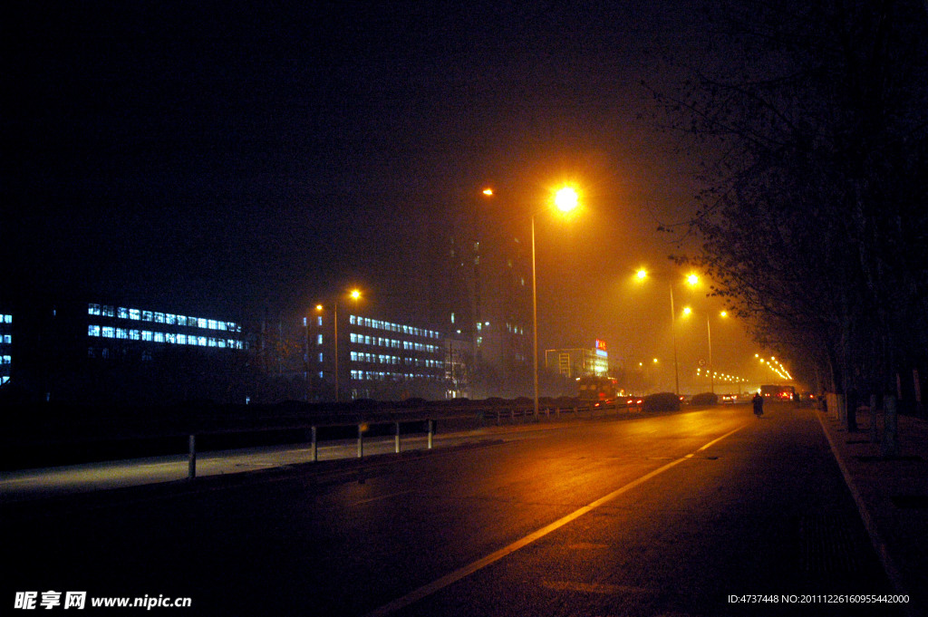 郑州市北环路华北水利学院夜景(有噪点)