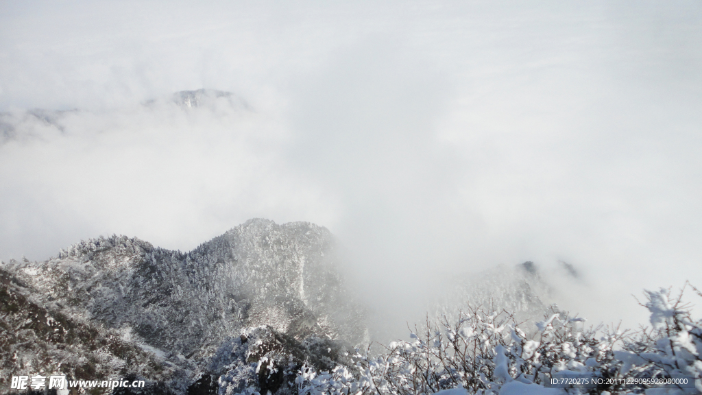 飘渺雪山