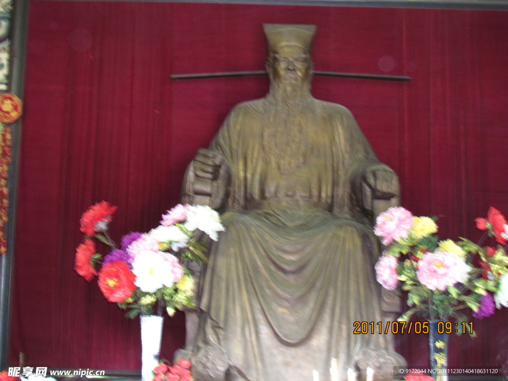 包公像