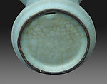 豆青釉盘口瓶